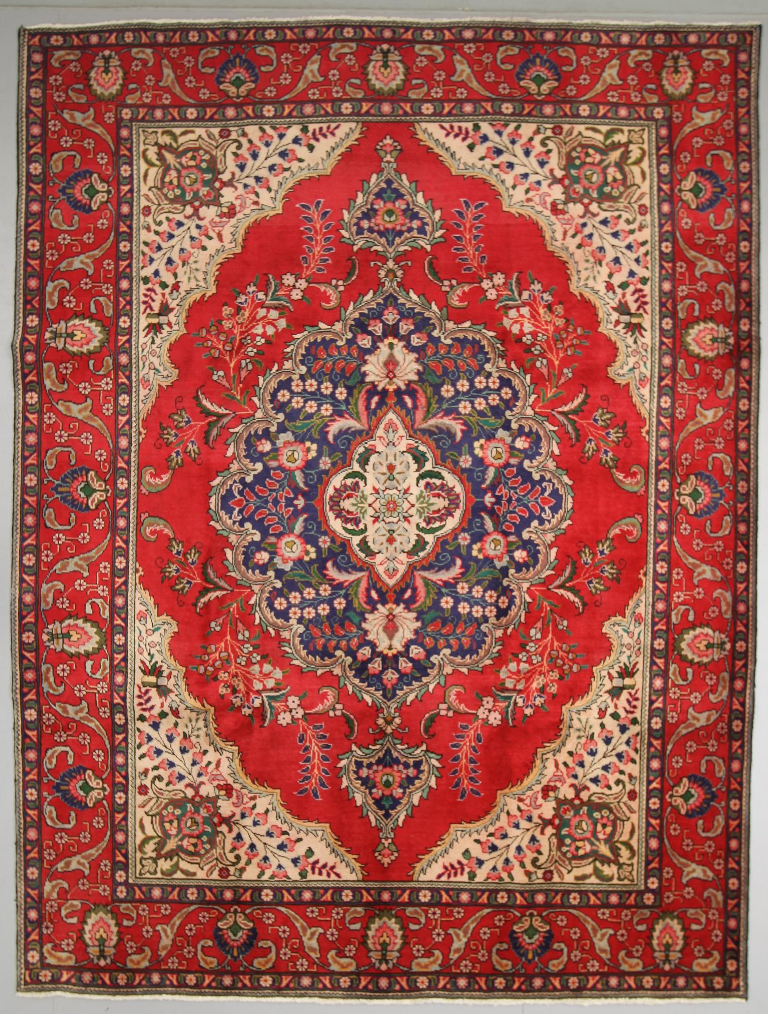 MATTA, Täbriz, old, ca 323 x 247 cm.