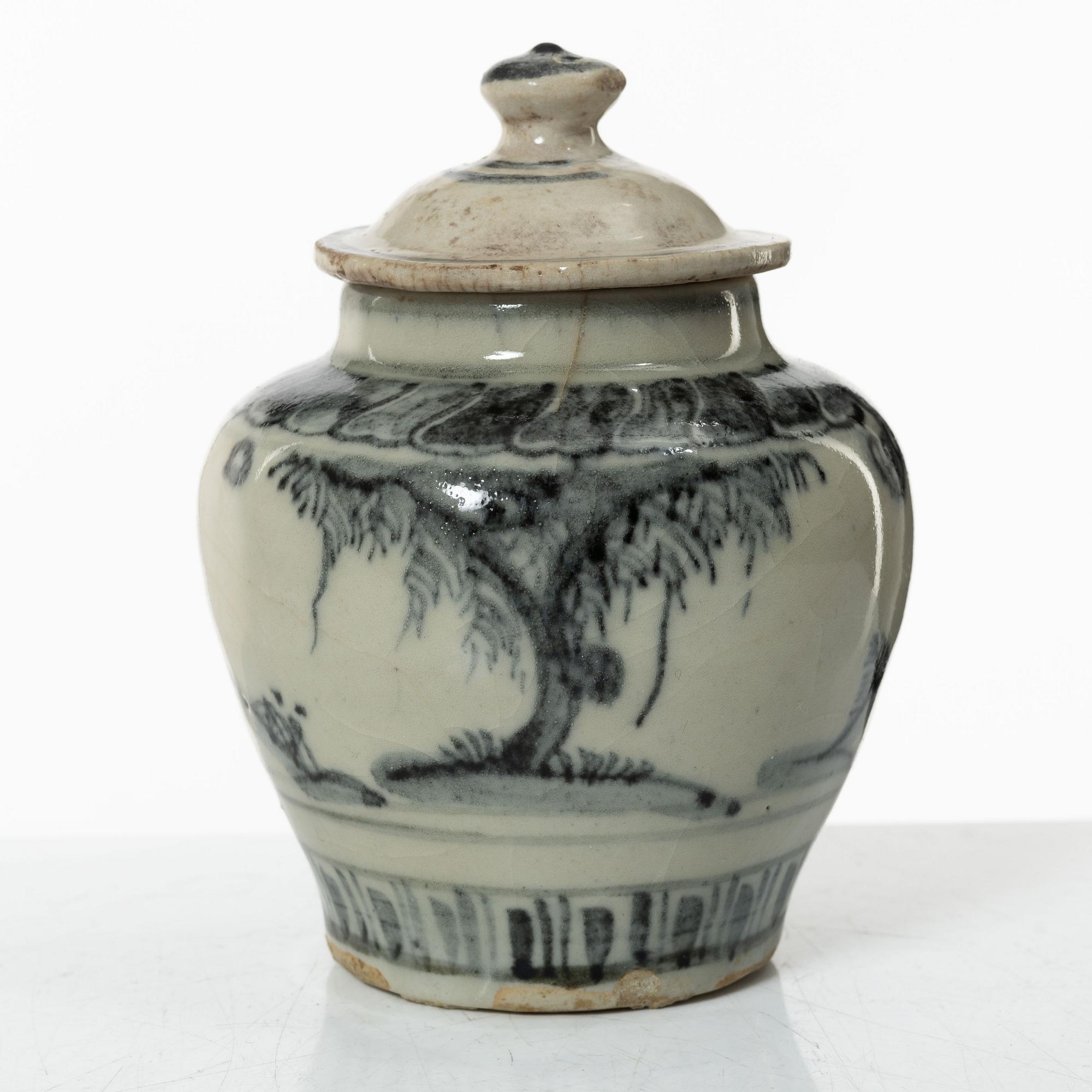 A Chinese blue and white porcelain jar with cover, Ming dynasty (1368-1644).