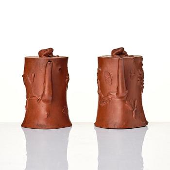 A pair of yixing teapots, Qing dynasty.