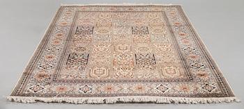 A Kashmir silk rug. Approx. 220 x 159 cm.