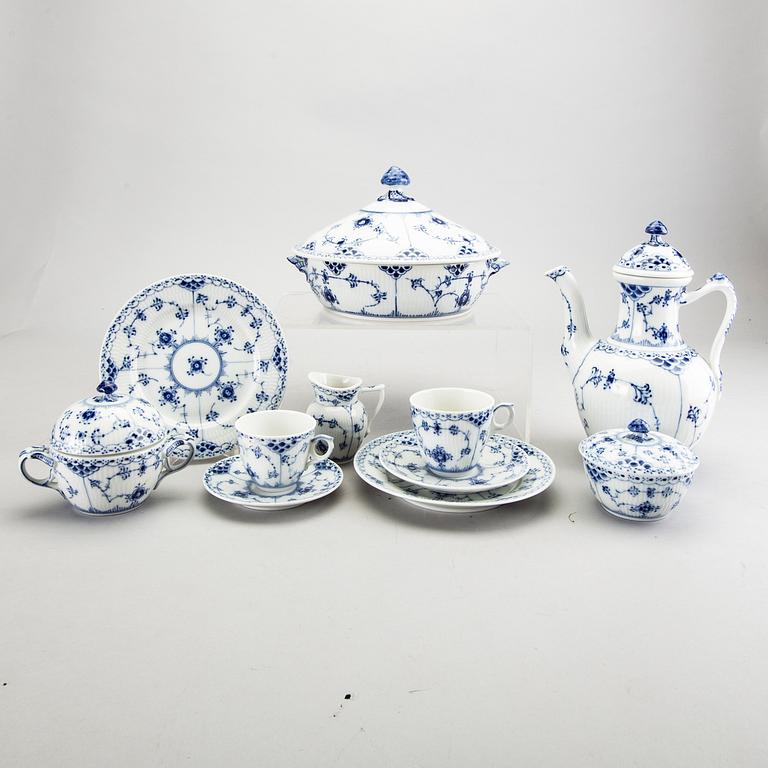 Servis 47 dlr Musselmalet halvblonde Royal Copenhagen Danmark 1900-talets andra hälft.