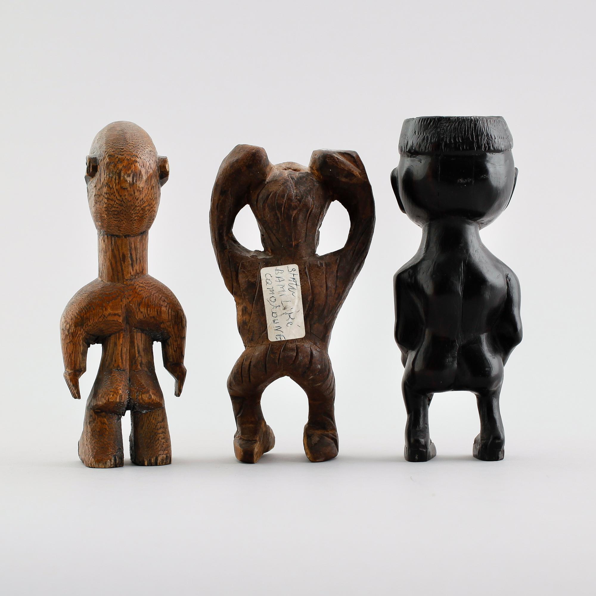 FIGURER, 3 st, skuret trä, Afrika.