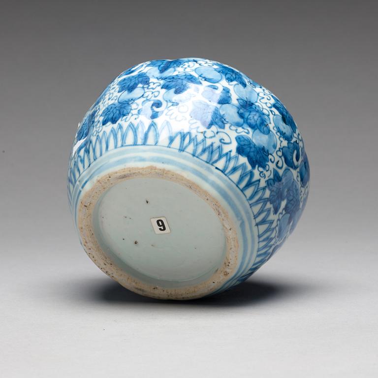 A blue and white jar, Ming dynasty, Wanli (1572-1620).