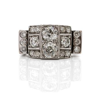 Ring 18K vitguld med diamanter.