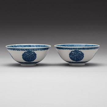 A pair of blue and white bowls, Qing dynasty with Xuandes four character mark.