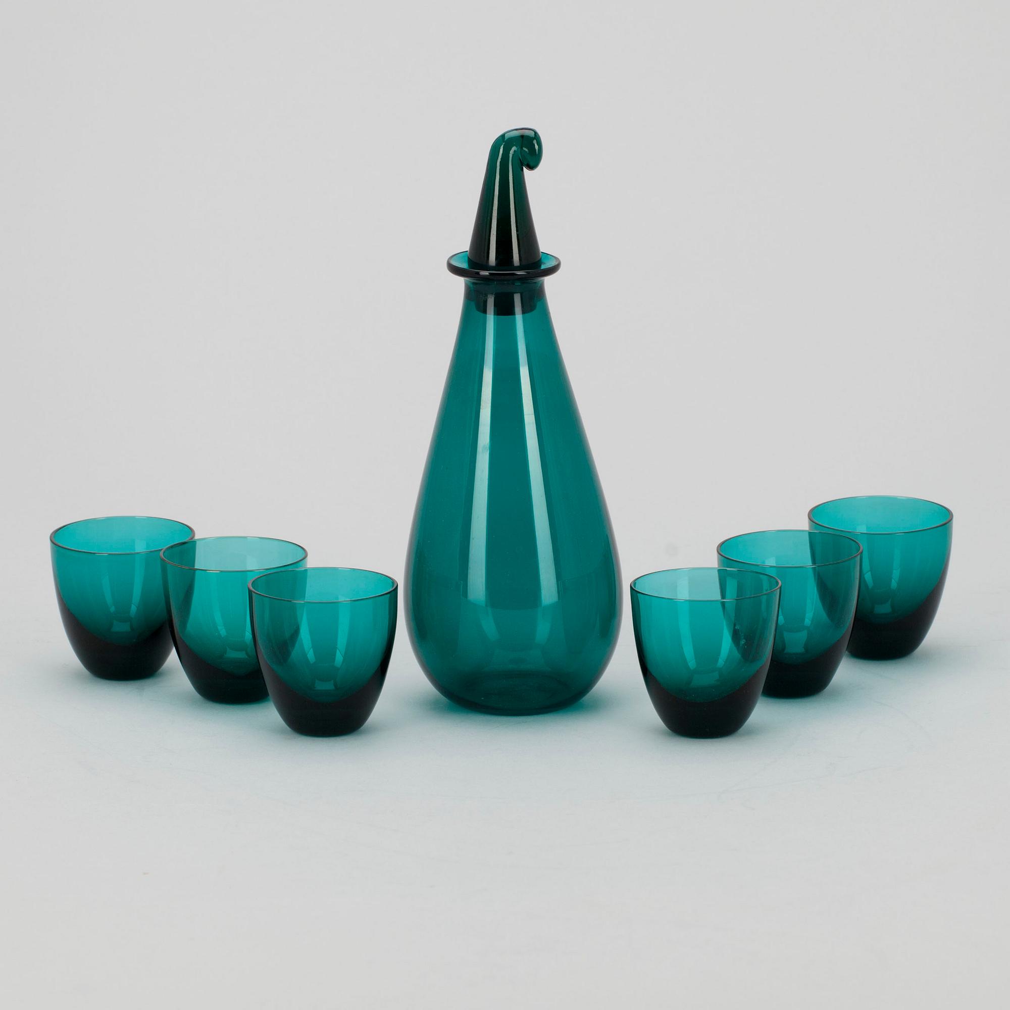 KARAFF samt GLAS, 6 st, grönt glas, Nanny Still, formgivna 1950.