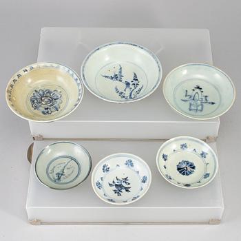 A group of six blue and white dishes, mostly Ming dynasty, as well as Qing dynasty, 19th century.