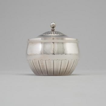 JOHAN ROHDE, Kaffeservis, 3 delar, "Cosmos", sterling silver, Georg Jensen, Köpenhamn, efter 1945.