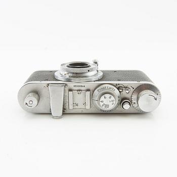 Camera Leica 1939 with accessories and case.
