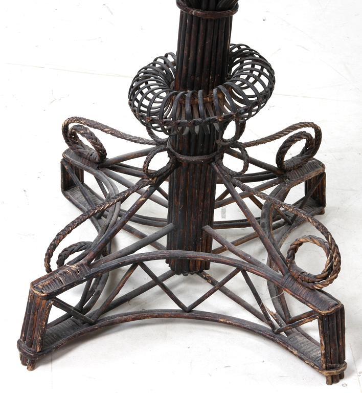 BLOMBORD, engelsk stil, 1900-tal.