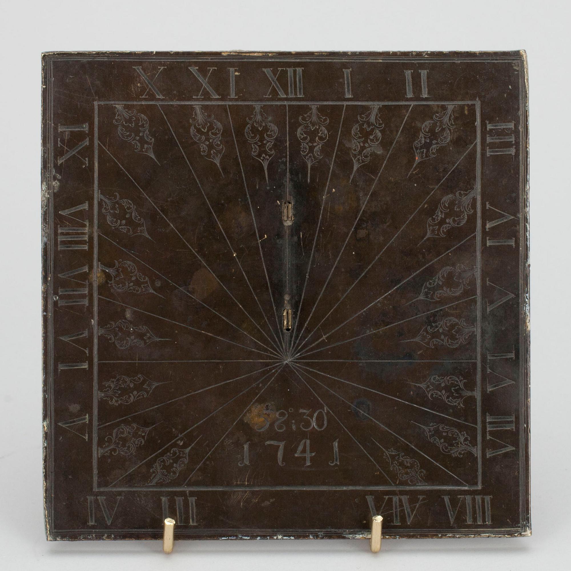 SOLUR, brons, daterad 1741.