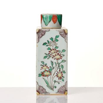 Tedosa med lock, kompaniporslin. Qingdynastin, Kangxi (1662-1722).