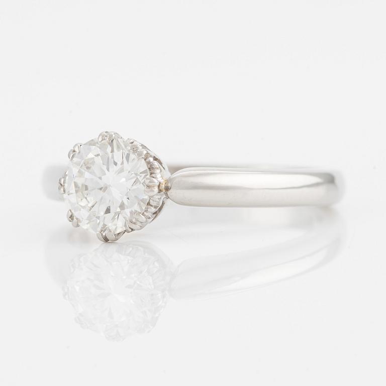 Ring, platinum with brilliant-cut diamond.