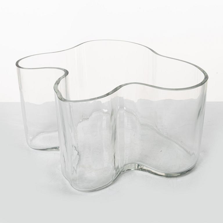 Alvar Aalto, a model 3031 glass vase, Iittala, Finland, second half of the 20th century.