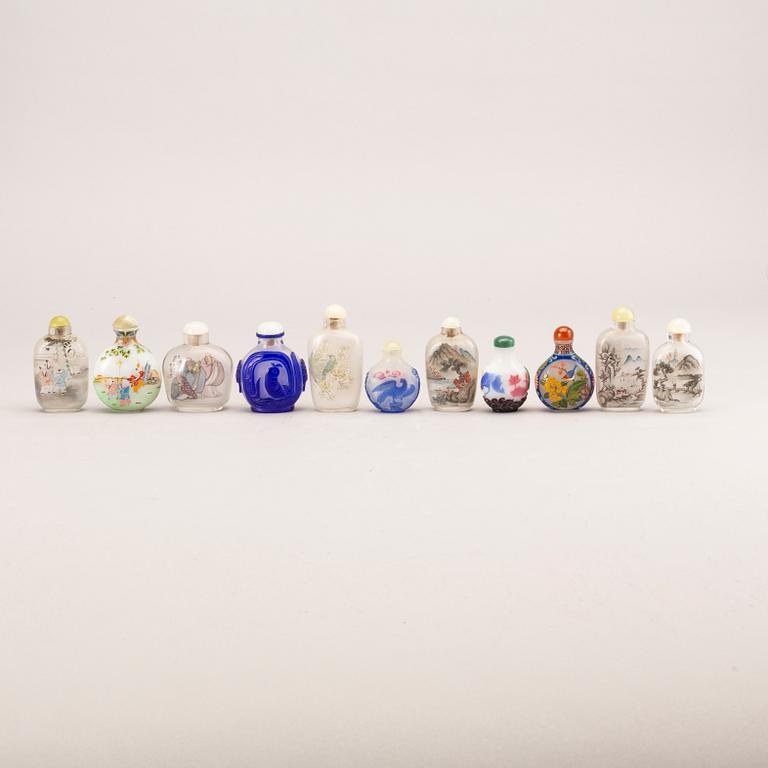 A set of 11 Chinese late Qing glass snuff bottles.