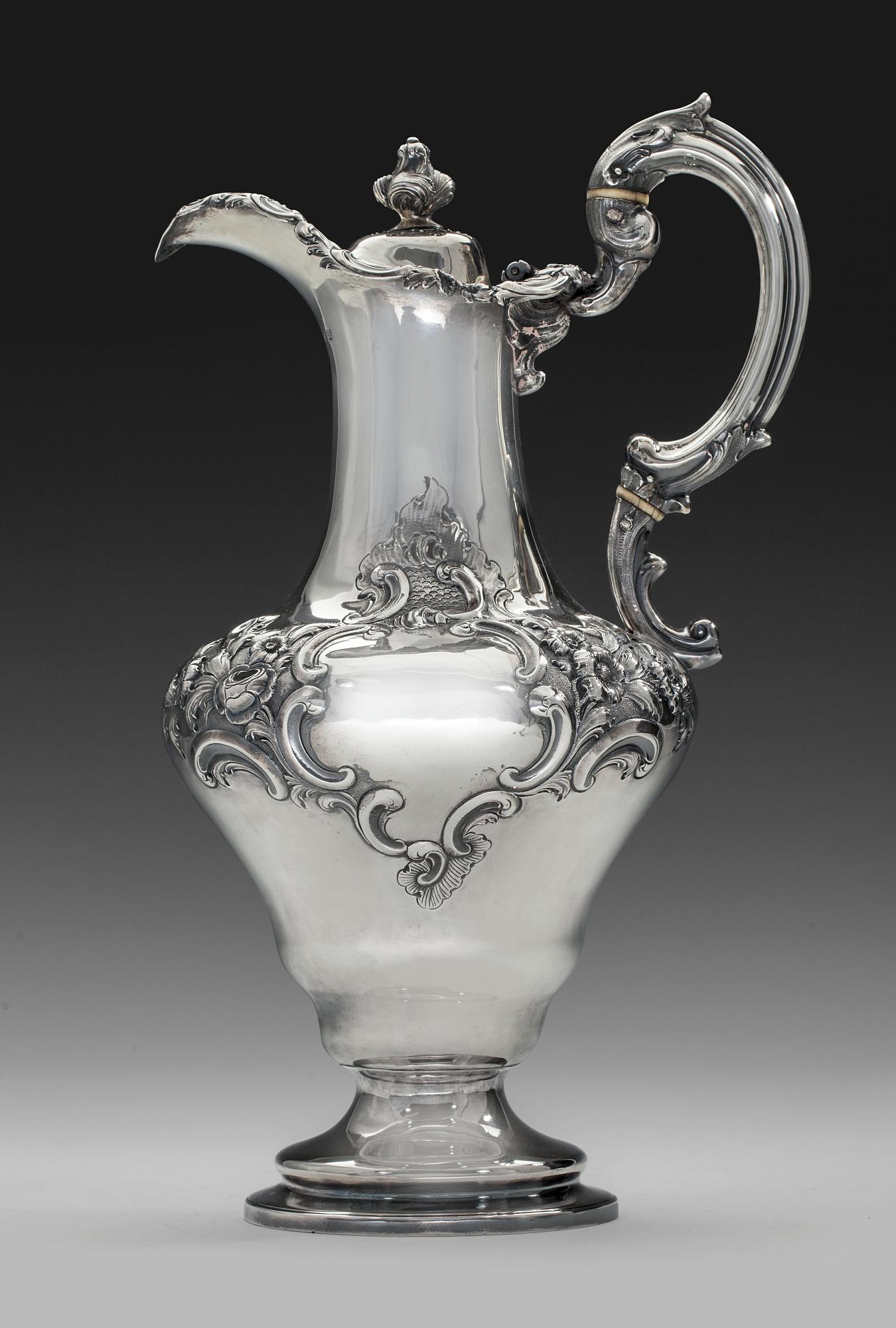 VIINIKANNU, sterling hopeaa. Edinburgh 1843. Korkeus 33 cm. Paino 916 g.