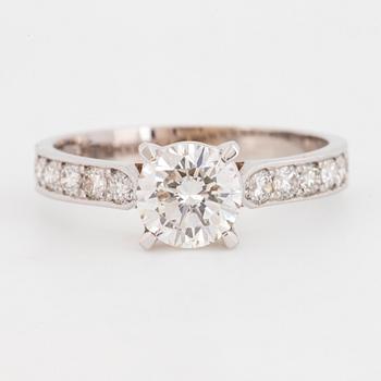 Brilliant-cut diamond ring.