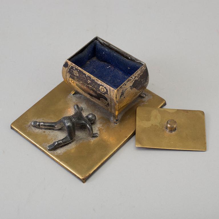 An 1930/40's electroplated silver box for cufflinks.