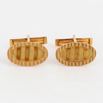 18K gold cufflinks.