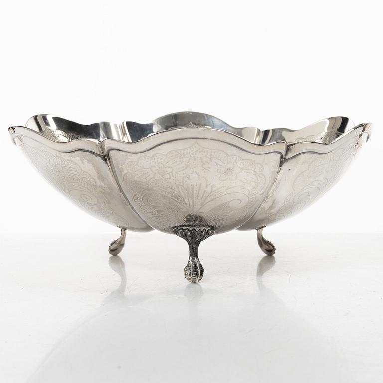 Bowl on feet, silver, 20th century.