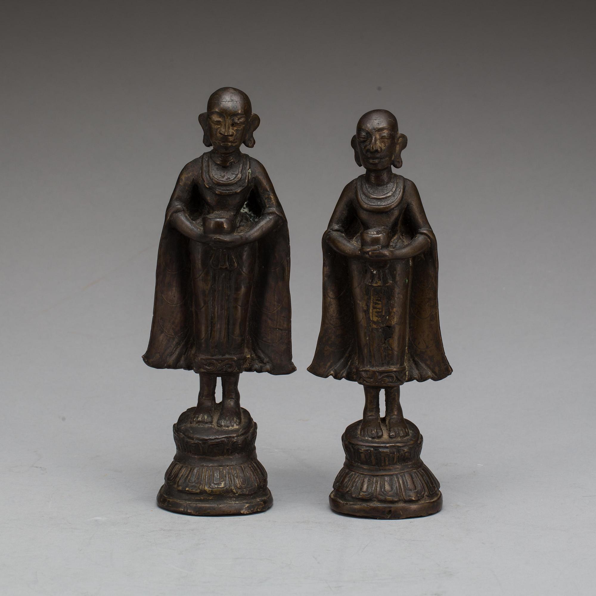 FIGURINER, två st snarlika, brons, sydost Asien. 1800-tal.