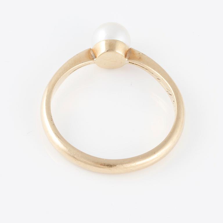 RING, med odlad pärla.