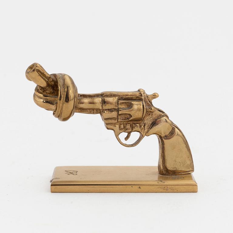 Carl Fredrik Reuterswärd, a brass 'Non violence' sculpture from Skultuna, signed.