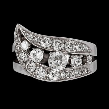 979. An old cut diamond ring, tot. app. 1.50 cts.