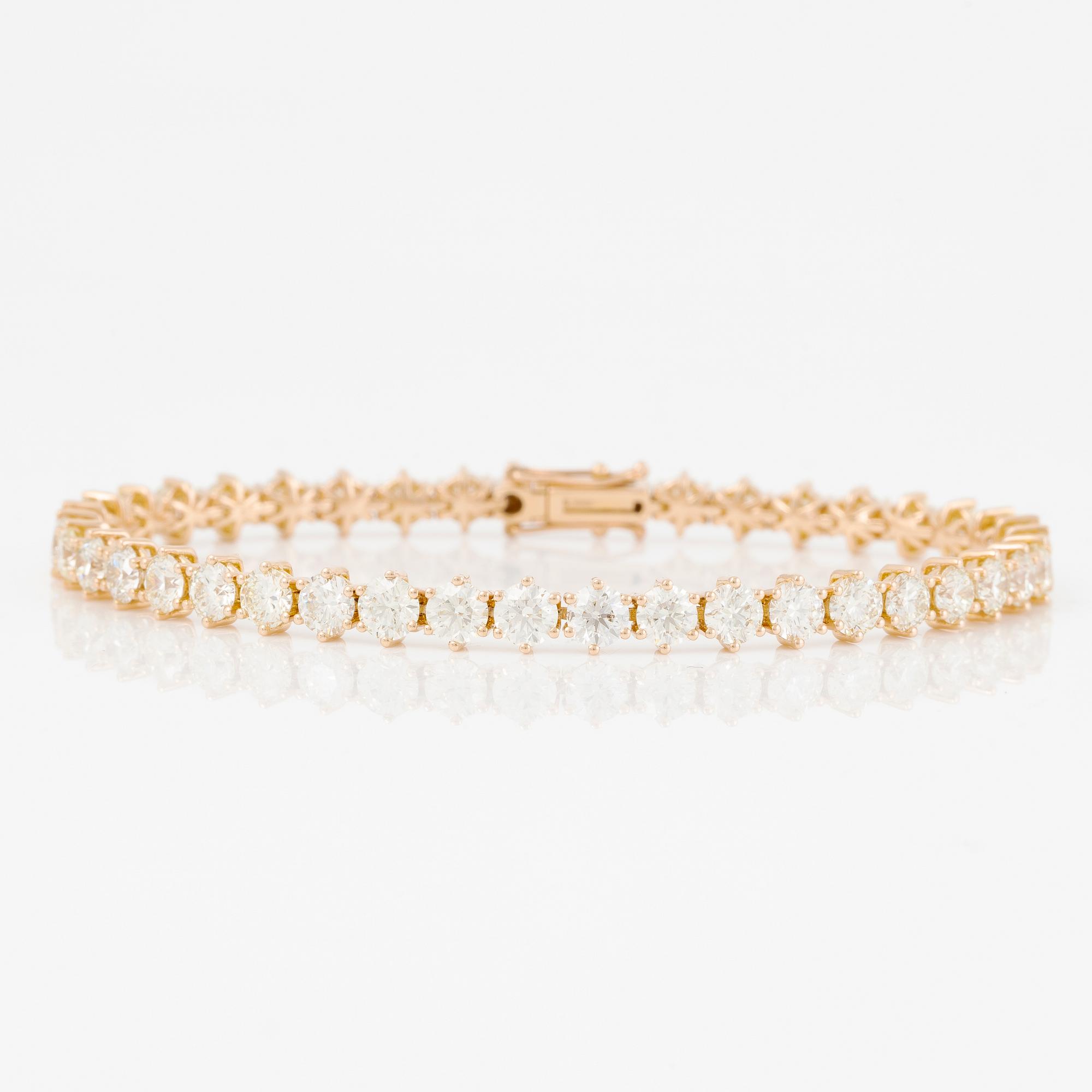 Tennis bracelet in 18K gold with brilliant-cut diamonds.