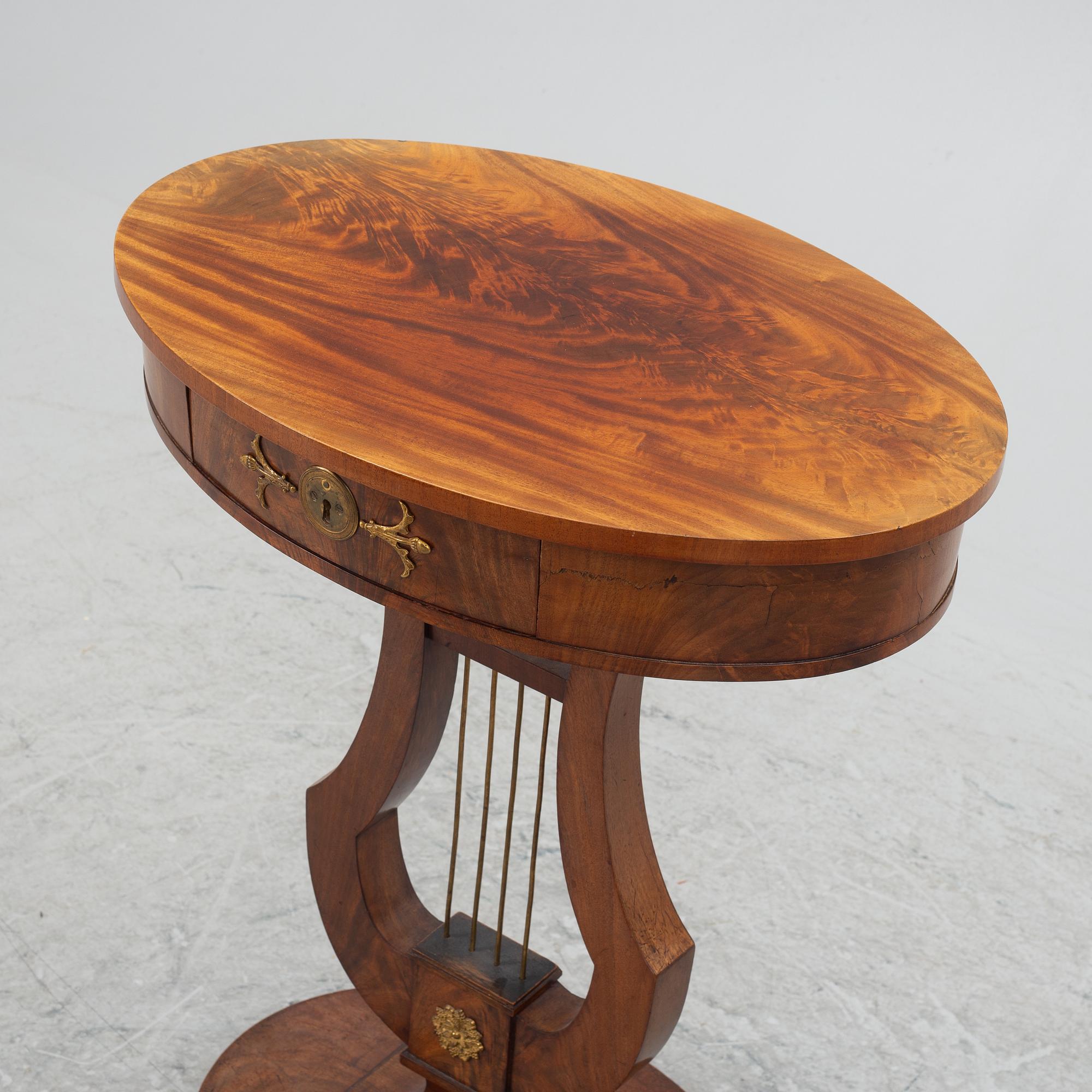 A sewing table, Karl Johan, first half of the 19th century.