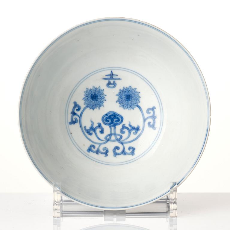 A blue and white bowl, Qing dynasty, 17th century with six character mark of Chenghua.