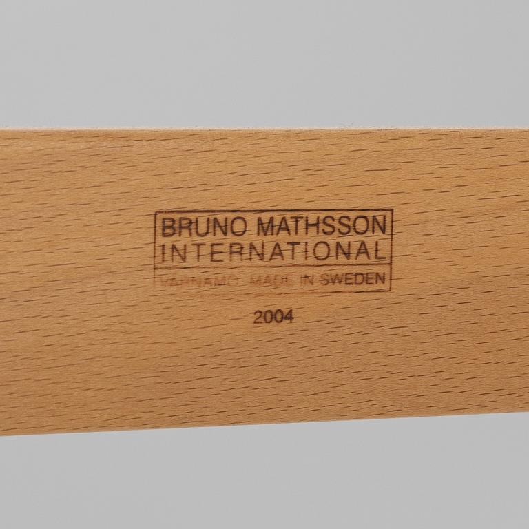 Bruno Mathsson, fåtöljer, ett par "Eva", Bruno Mathsson International, Värnamo 2004,