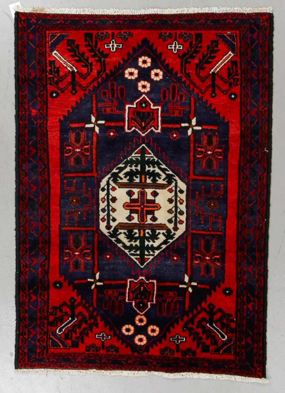Matto, Hamadan, ca 155 x 109-111,5 cm.