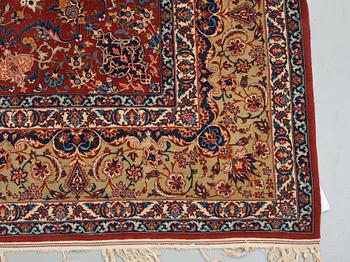 SEMI-ANTIQUE/OLD ESFAHAN. 230 x 156 cm (as well as approximitley 1,5 cm patterned flat weave at each end).