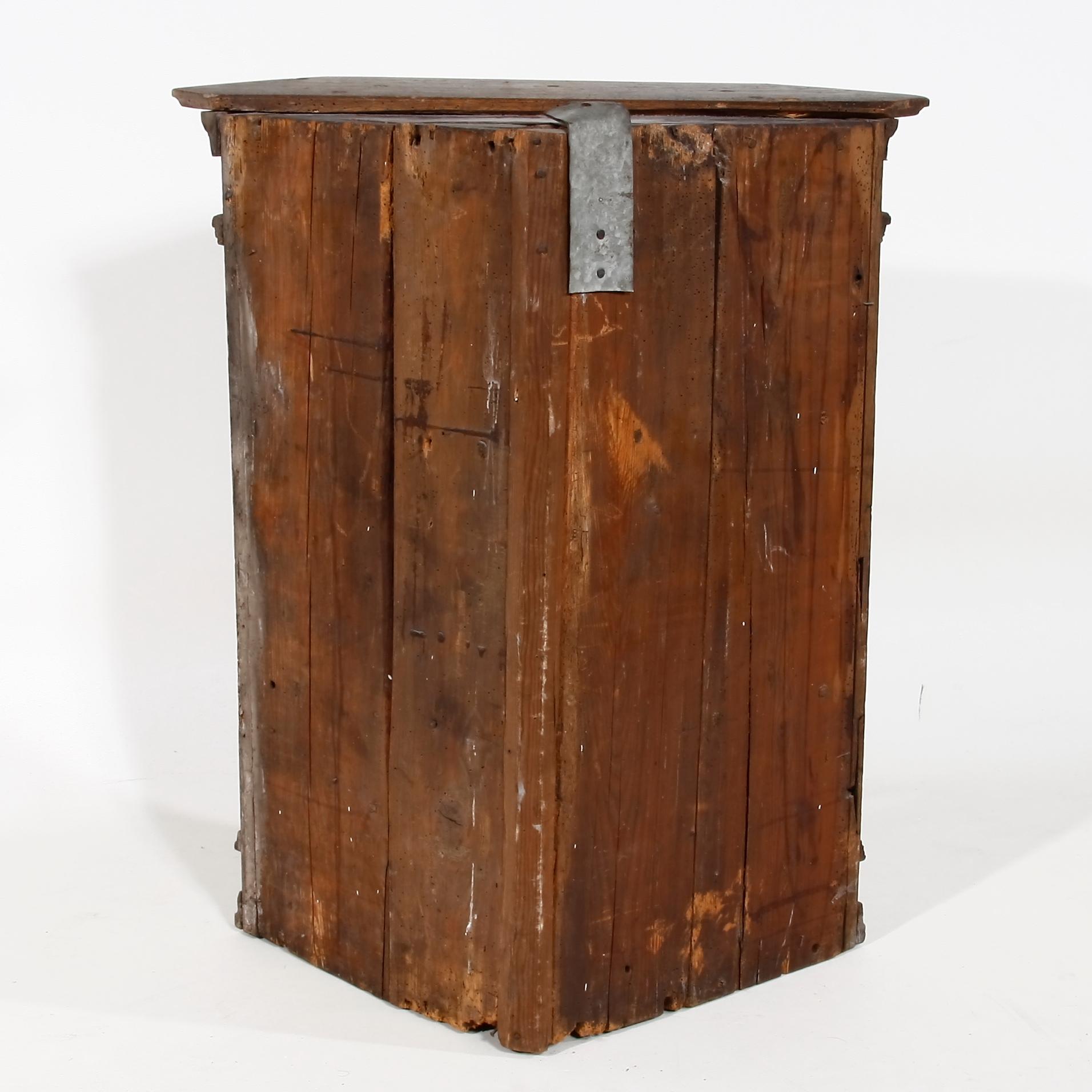 HÄNGHÖRNSKÅP, allmoge 1700-tal.