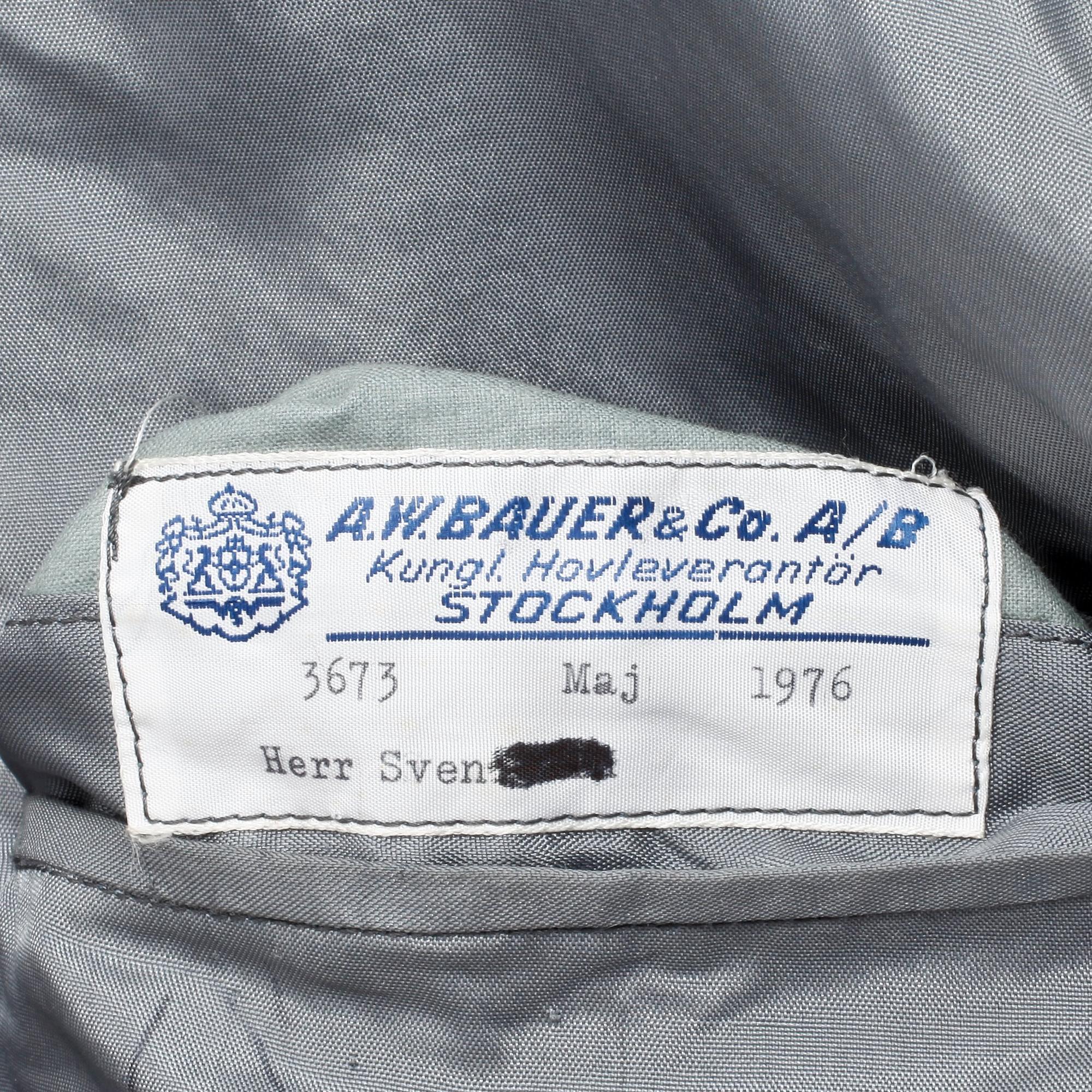 A.W. BAUER, a men's grey wool suit consisting of jacket and pants.