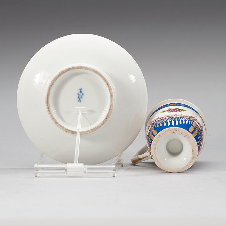 Meissen, A Meissen Empire cup with stand.