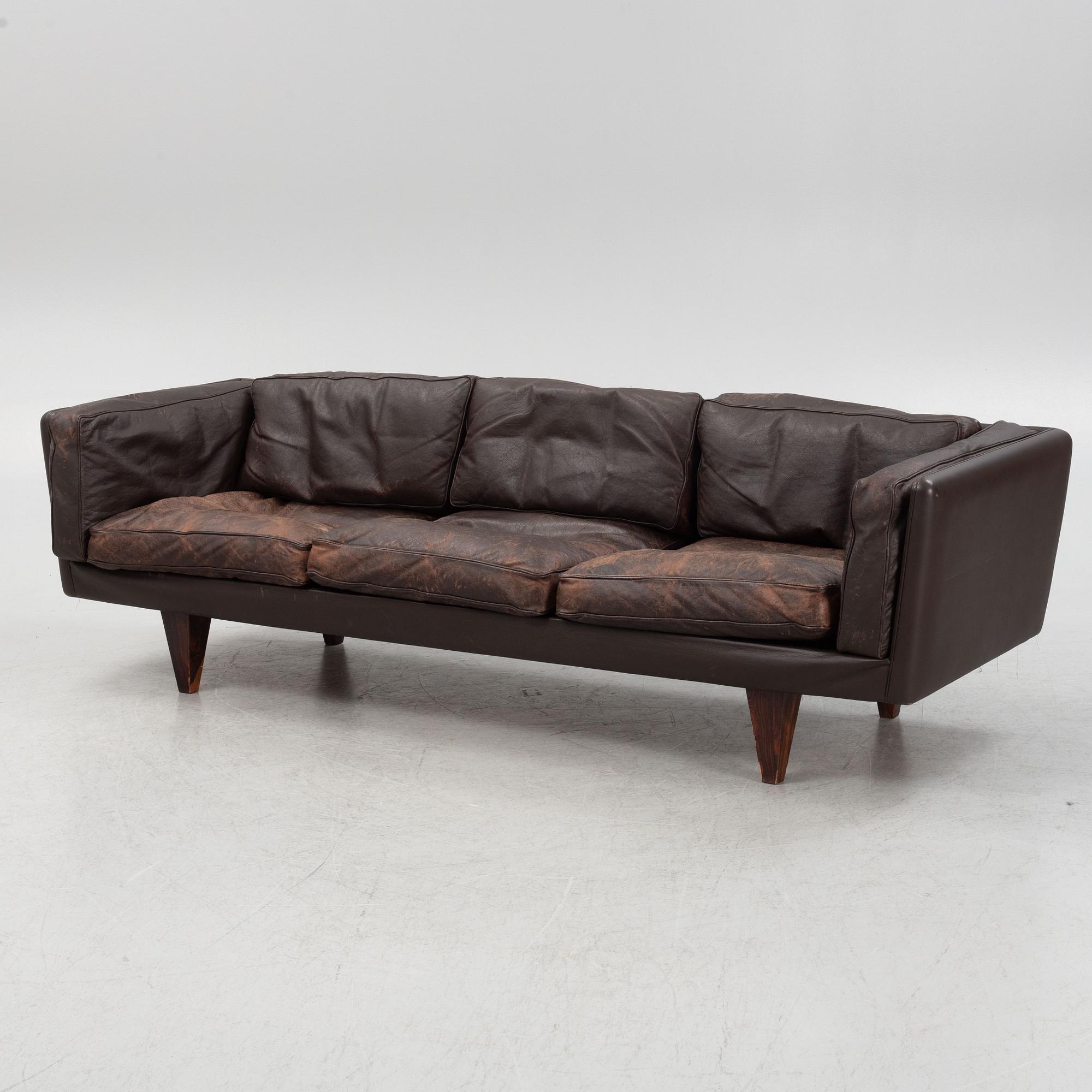 Illum Wikkelsö, sofa, VII for Holger Christiansen, Denmark, 1960s.