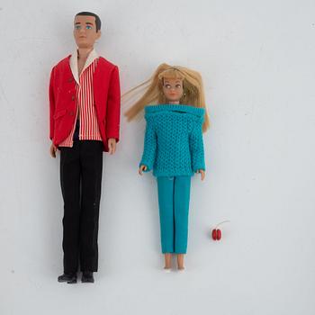 Barbie, 4 dockor samt garderob med kläder och tillbehör, Mattel, 1960-tal.