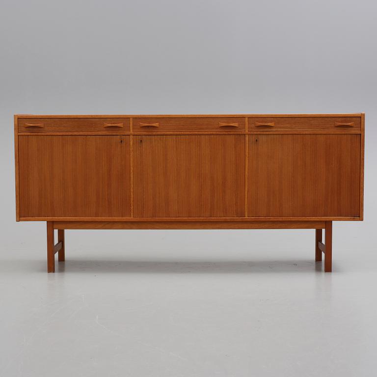 SIDEBOARD, Ulferts, Tibro, 1900-talets andra hälft.