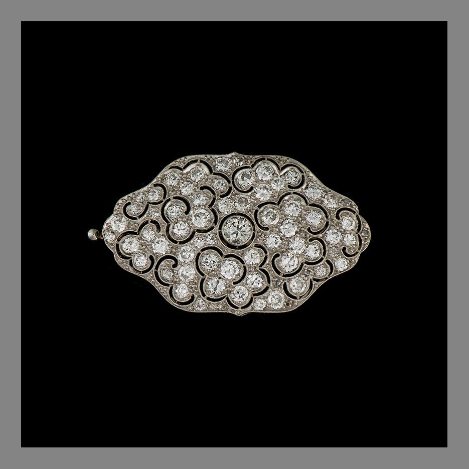 A BROOCH, platinum, brilliant cut diamonds. Turn of the century 1800/1900. Possibly German.