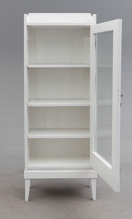 VITRINSKÅP, 1900-talets första hälft.