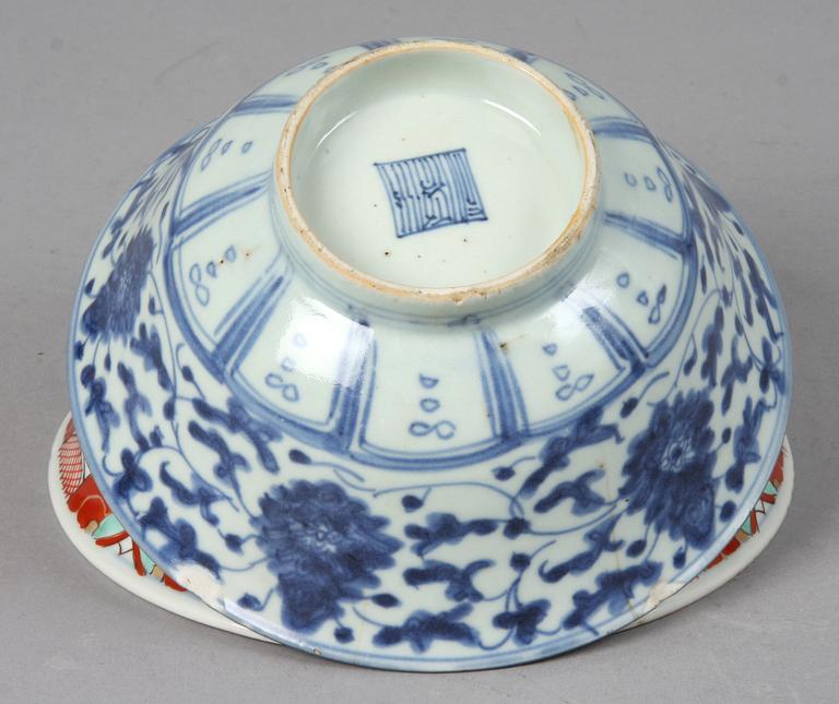 SKÅLAR, 2 st, porslin, Kina samt Japan, 1800-tal.