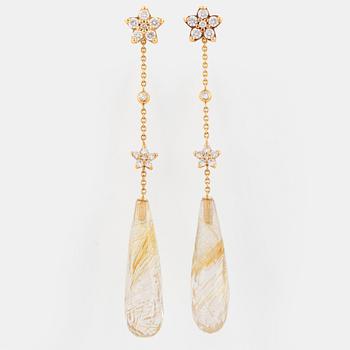 OLE LYNGGAARD earrings, 18K gold.