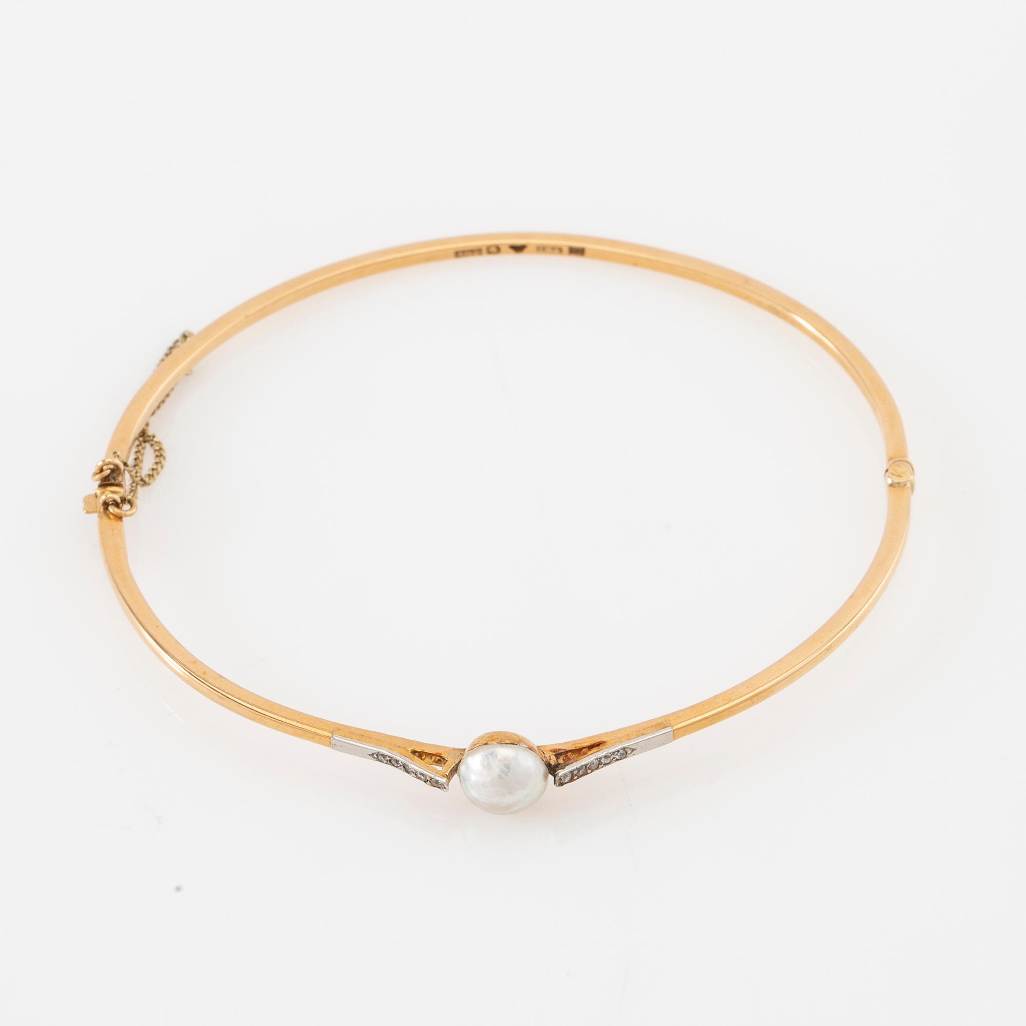 A G Dufva, Art Deco bracelet in 18K gold with a button pearl and rose cut diamonds, Stockholm 1923.