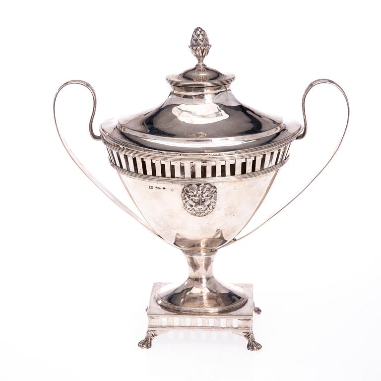 SOCKERSKÅL, silver, Gustaf Otto Sjöberg Falun 1817. Vikt ca  758 g.
