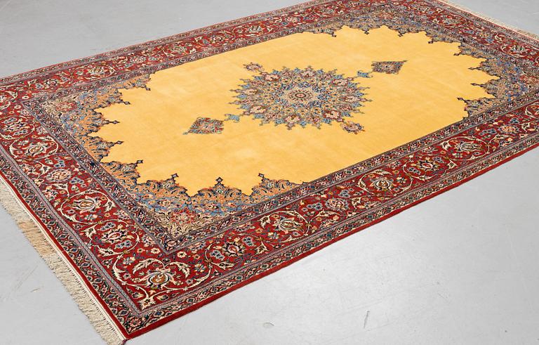 A carpet, Old Esfahan, part silk, ca 311 x 201 cm.