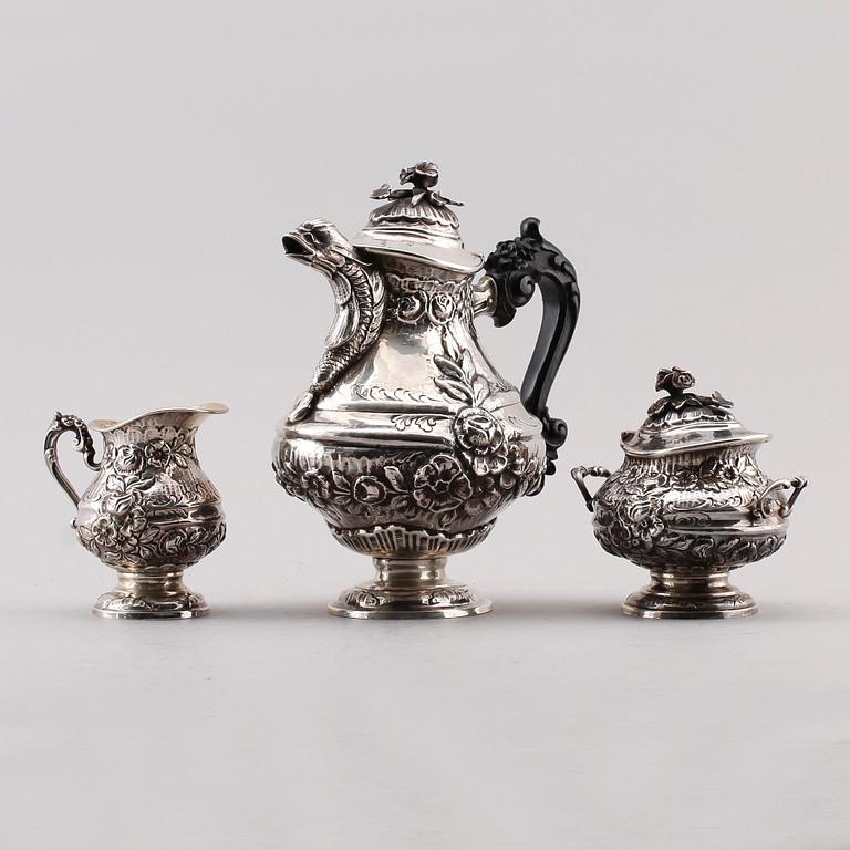 KAFFESERVIS, 3 delar, silver 835, möjligen Tyskland, omkring år 1900. Vikt ca 1025 g.