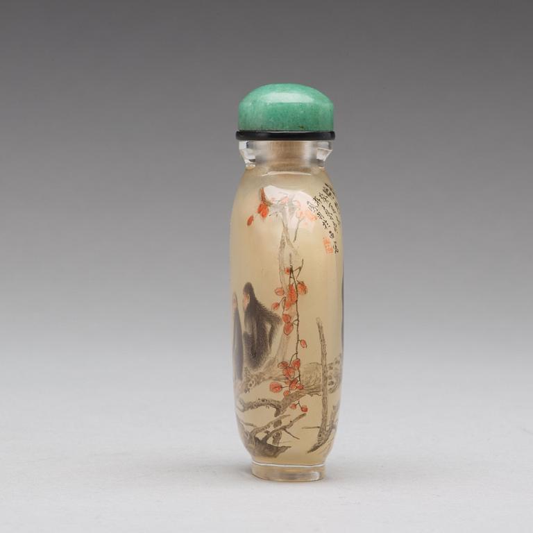 A chinese snuff bottle, 20th Century.