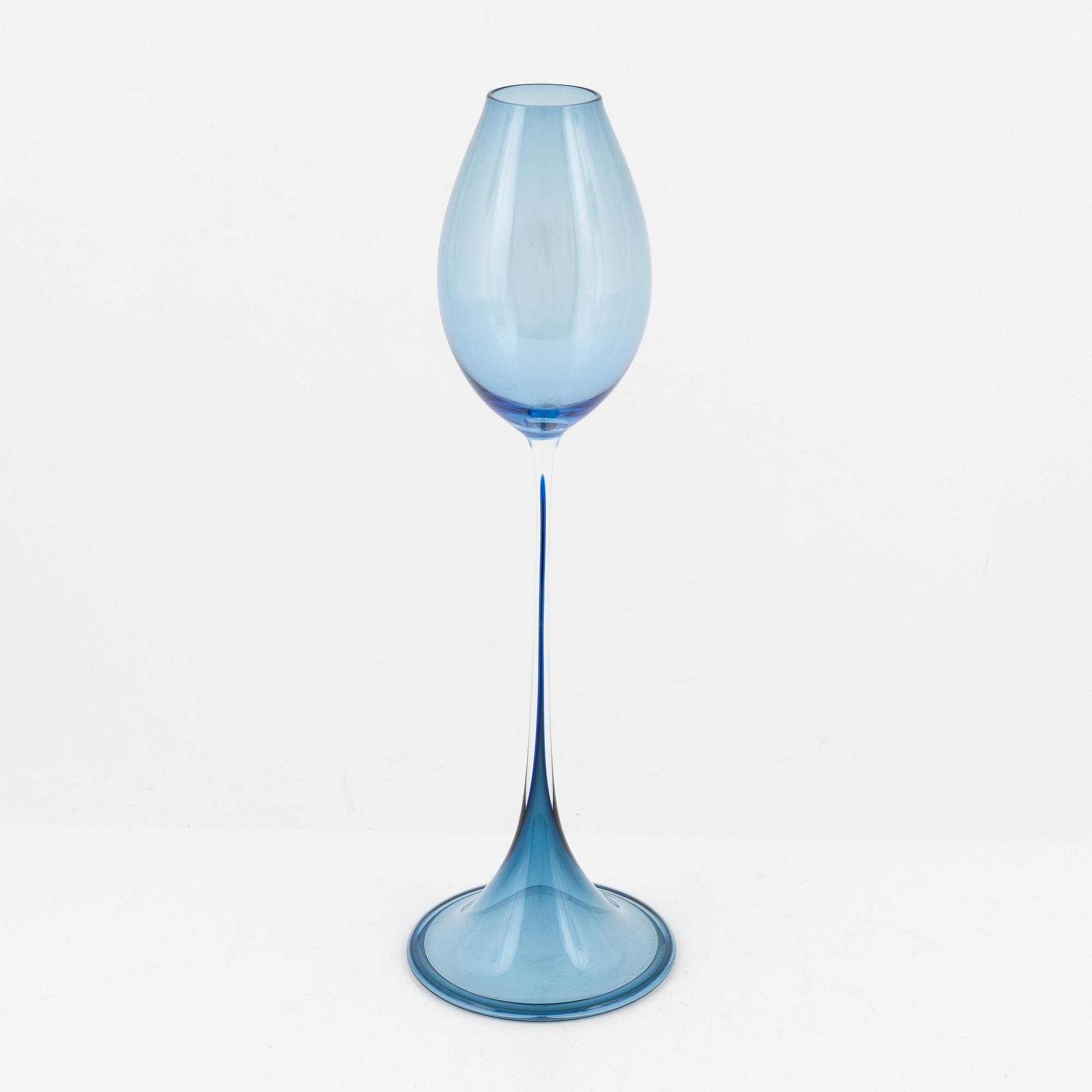 Nils Landberg, a 'Tulip' glass cup, Orrefors, Sweden 1950s.